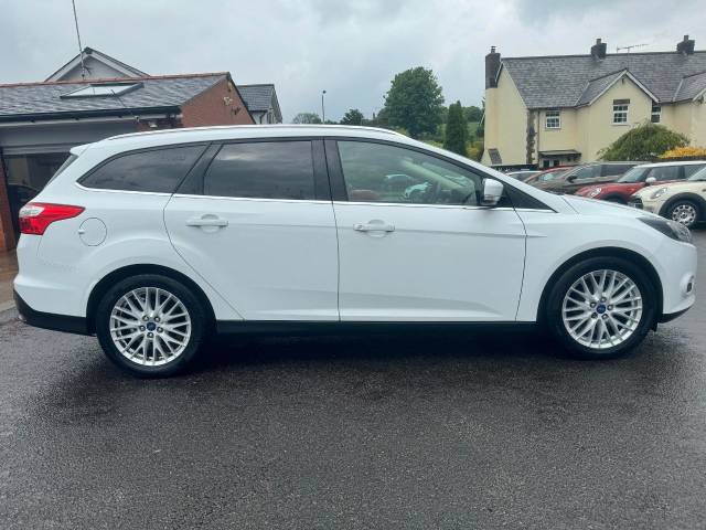 Ford Focus 1.0 125 EcoBoost Zetec 5dr Estate Estate Petrol White