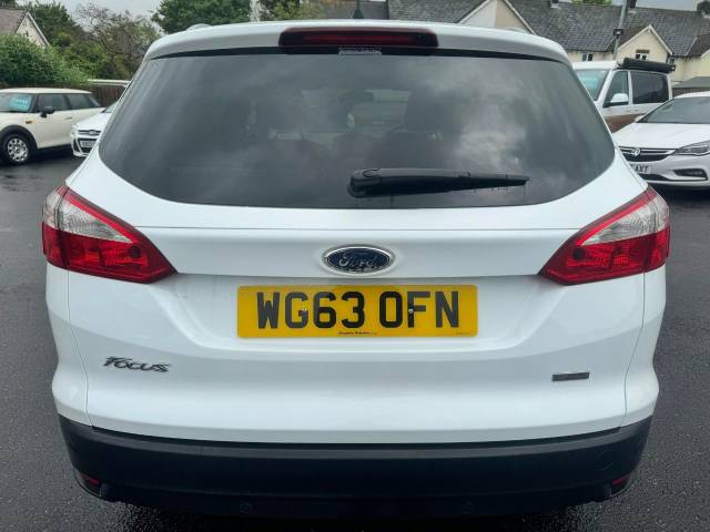 Ford Focus 1.0 125 EcoBoost Zetec 5dr Estate Estate Petrol White