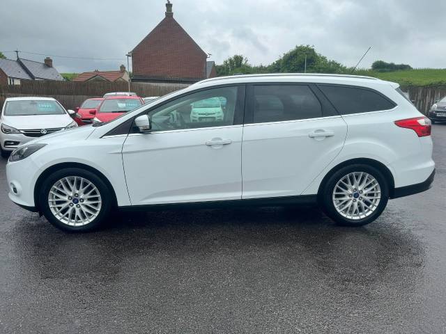 Ford Focus 1.0 125 EcoBoost Zetec 5dr Estate Estate Petrol White