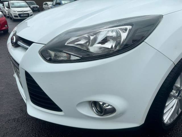 Ford Focus 1.0 125 EcoBoost Zetec 5dr Estate Estate Petrol White