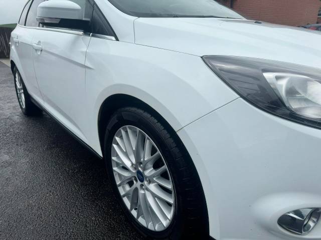 Ford Focus 1.0 125 EcoBoost Zetec 5dr Estate Estate Petrol White