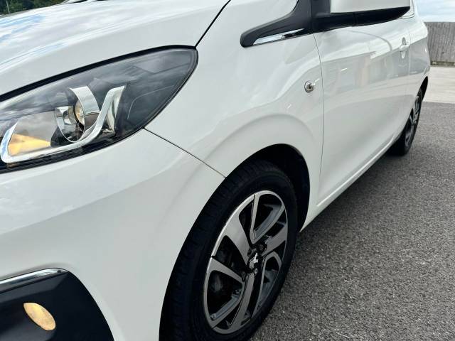 Peugeot 108 1.2 PureTech Allure 3dr Hatchback Petrol White