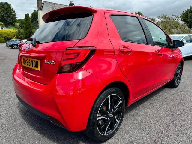 Toyota Yaris 1.33 VVT-i Sport 5dr Hatchback Petrol Red