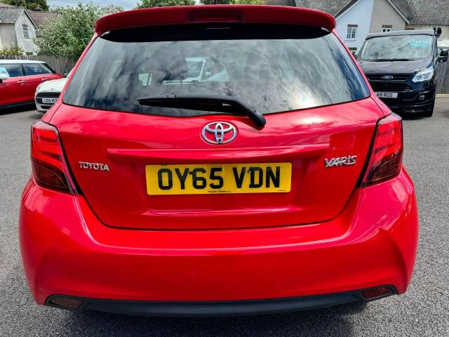 Toyota Yaris 1.33 VVT-i Sport 5dr Hatchback Petrol Red