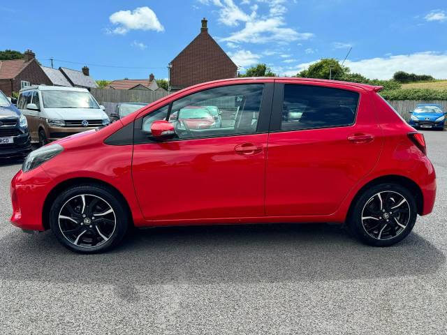 Toyota Yaris 1.33 VVT-i Sport 5dr Hatchback Petrol Red