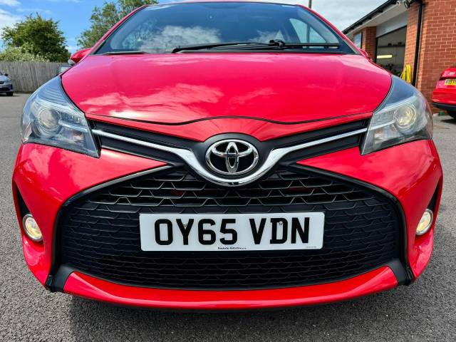 Toyota Yaris 1.33 VVT-i Sport 5dr Hatchback Petrol Red