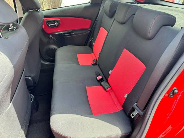 Toyota Yaris 1.33 VVT-i Sport 5dr Hatchback Petrol Red