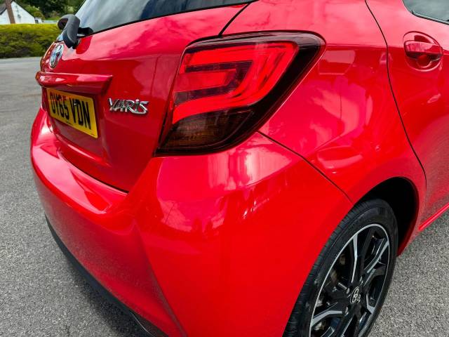 Toyota Yaris 1.33 VVT-i Sport 5dr Hatchback Petrol Red