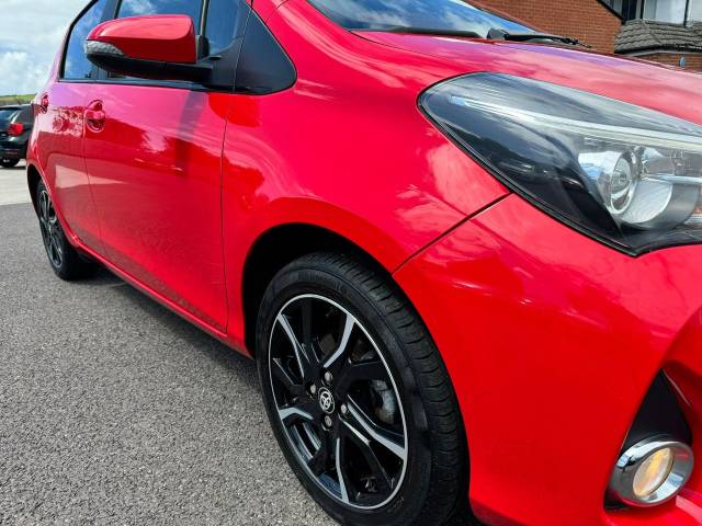 Toyota Yaris 1.33 VVT-i Sport 5dr Hatchback Petrol Red