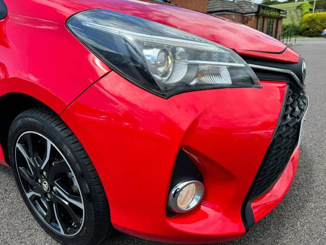 Toyota Yaris 1.33 VVT-i Sport 5dr Hatchback Petrol Red