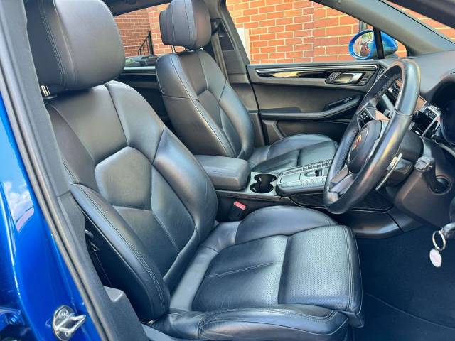 Porsche Macan 3.0 S Diesel 5dr PDK (£8067 OF OPTIONAL EXTRAS) Estate Diesel Blue