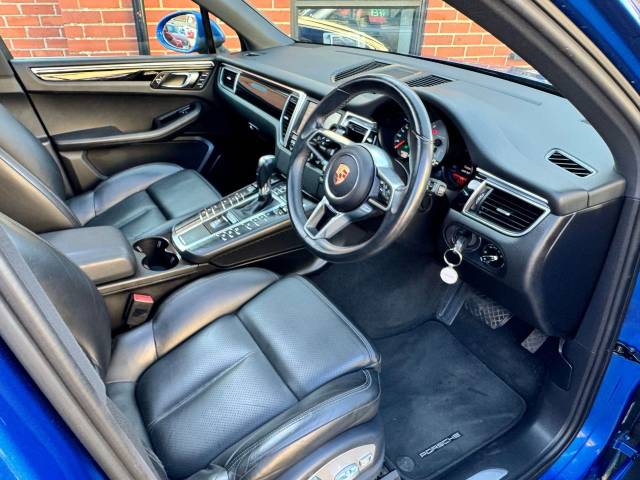 Porsche Macan 3.0 S Diesel 5dr PDK (£8067 OF OPTIONAL EXTRAS) Estate Diesel Blue