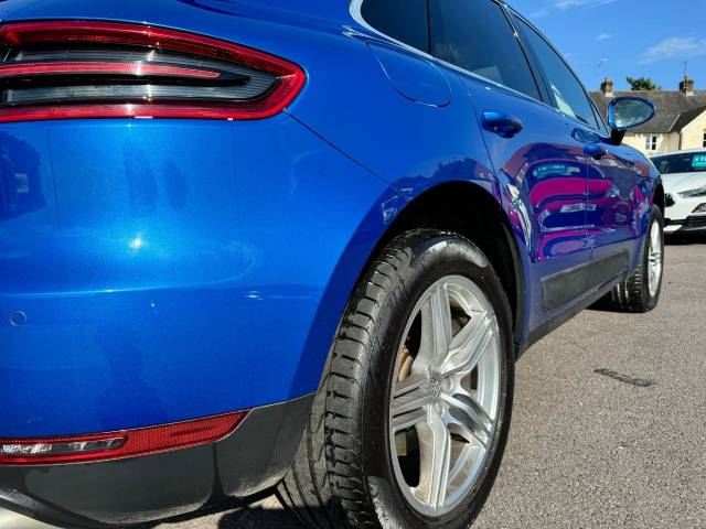 Porsche Macan 3.0 S Diesel 5dr PDK (£8067 OF OPTIONAL EXTRAS) Estate Diesel Blue