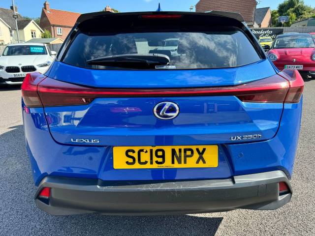 Lexus Ux 250h 2.0 5dr CVT Premium Estate Petrol / Electric Hybrid Blue