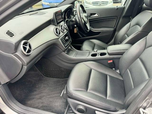 Mercedes-Benz GLA 2.1 GLA 220 CDI 4Matic SE 5dr Auto [Executive] Estate Diesel Grey