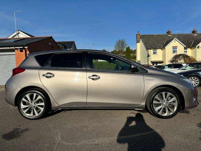 Toyota Auris 1.8 VVTi Hybrid Excel 5dr CVT Auto Hatchback Petrol / Electric Hybrid Bronze