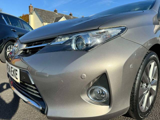 Toyota Auris 1.8 VVTi Hybrid Excel 5dr CVT Auto Hatchback Petrol / Electric Hybrid Bronze