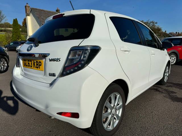 Toyota Yaris 1.5 VVT-i Hybrid Icon+ 5dr CVT Hatchback Hybrid White