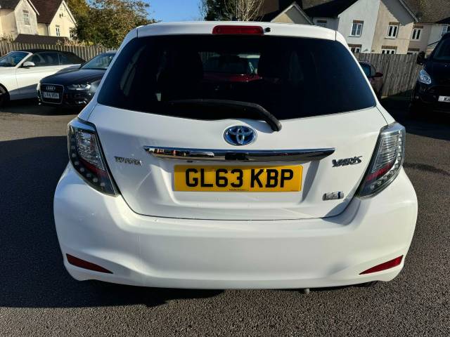 Toyota Yaris 1.5 VVT-i Hybrid Icon+ 5dr CVT Hatchback Hybrid White