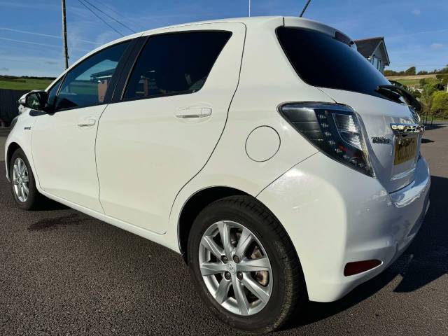 Toyota Yaris 1.5 VVT-i Hybrid Icon+ 5dr CVT Hatchback Hybrid White