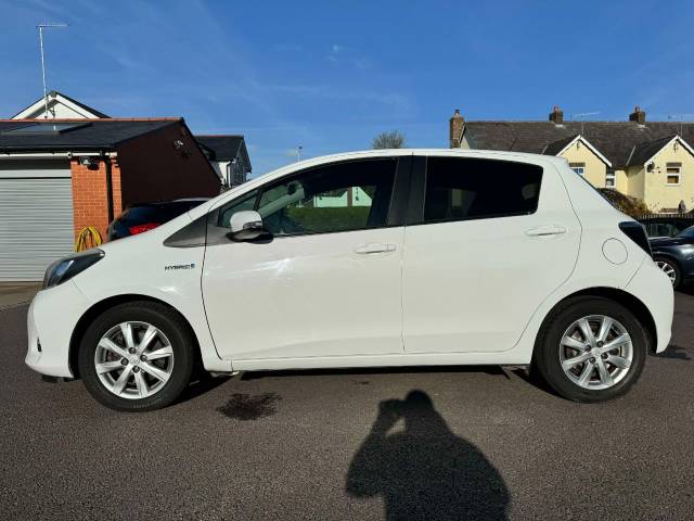 Toyota Yaris 1.5 VVT-i Hybrid Icon+ 5dr CVT Hatchback Hybrid White