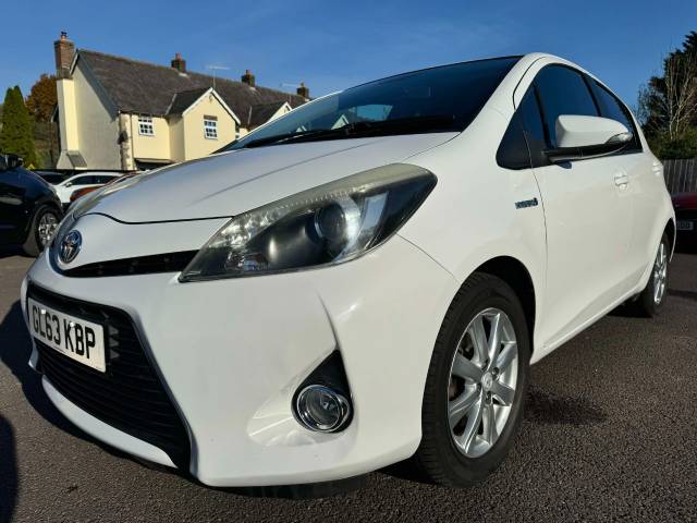 Toyota Yaris 1.5 VVT-i Hybrid Icon+ 5dr CVT Hatchback Hybrid White