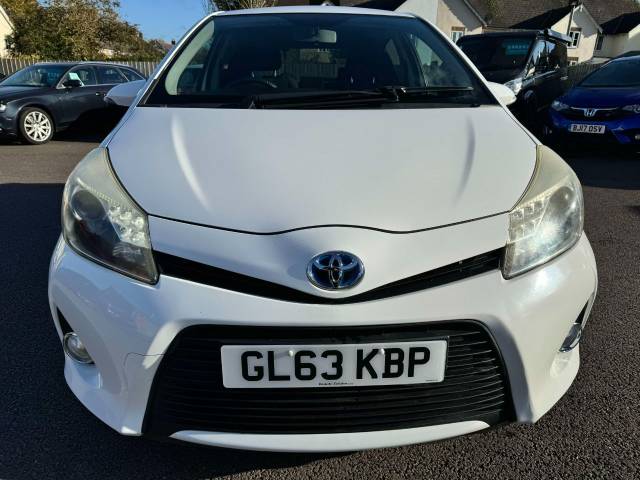 Toyota Yaris 1.5 VVT-i Hybrid Icon+ 5dr CVT Hatchback Hybrid White