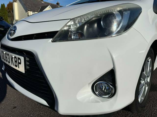 Toyota Yaris 1.5 VVT-i Hybrid Icon+ 5dr CVT Hatchback Hybrid White