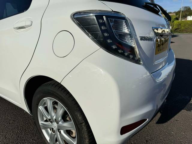 Toyota Yaris 1.5 VVT-i Hybrid Icon+ 5dr CVT Hatchback Hybrid White