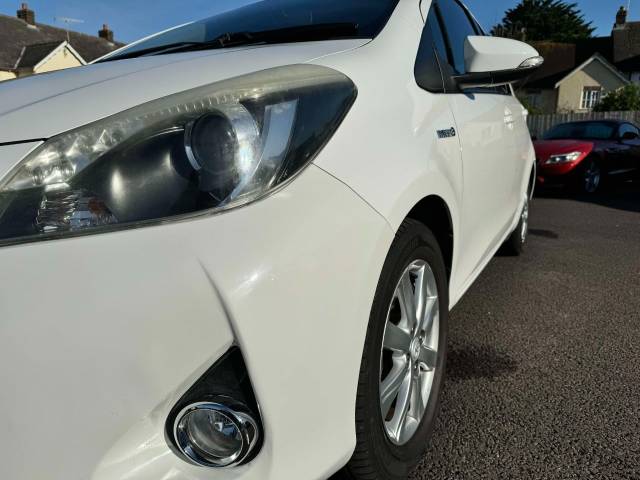 Toyota Yaris 1.5 VVT-i Hybrid Icon+ 5dr CVT Hatchback Hybrid White