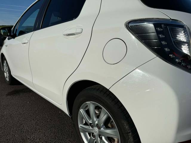 Toyota Yaris 1.5 VVT-i Hybrid Icon+ 5dr CVT Hatchback Hybrid White