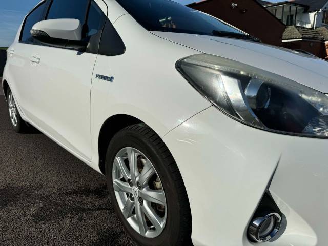 Toyota Yaris 1.5 VVT-i Hybrid Icon+ 5dr CVT Hatchback Hybrid White