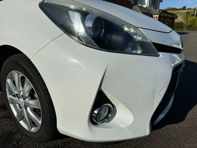 Toyota Yaris 1.5 VVT-i Hybrid Icon+ 5dr CVT Hatchback Hybrid White