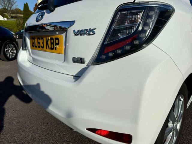 Toyota Yaris 1.5 VVT-i Hybrid Icon+ 5dr CVT Hatchback Hybrid White