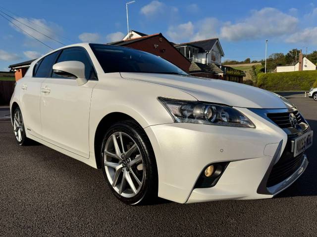 Lexus CT 200h 1.8 Advance Plus 5dr CVT Auto Hatchback Petrol / Electric Hybrid White/black