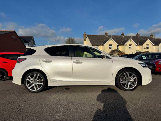 Lexus CT 200h 1.8 Advance Plus 5dr CVT Auto Hatchback Petrol / Electric Hybrid White/black