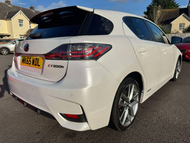 Lexus CT 200h 1.8 Advance Plus 5dr CVT Auto Hatchback Petrol / Electric Hybrid White/black