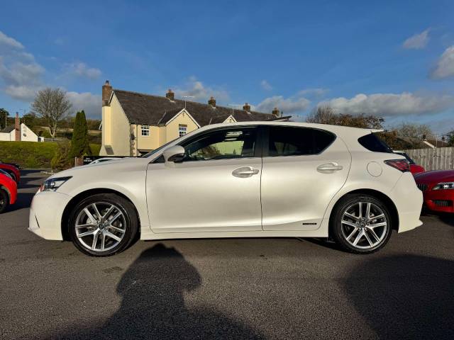 Lexus CT 200h 1.8 Advance Plus 5dr CVT Auto Hatchback Petrol / Electric Hybrid White/black