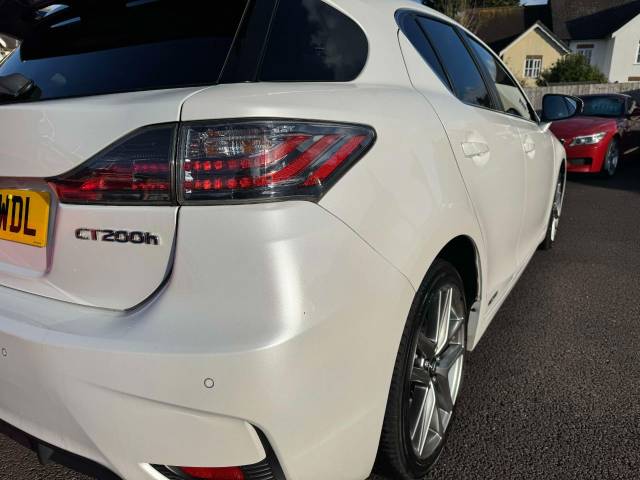 Lexus CT 200h 1.8 Advance Plus 5dr CVT Auto Hatchback Petrol / Electric Hybrid White/black