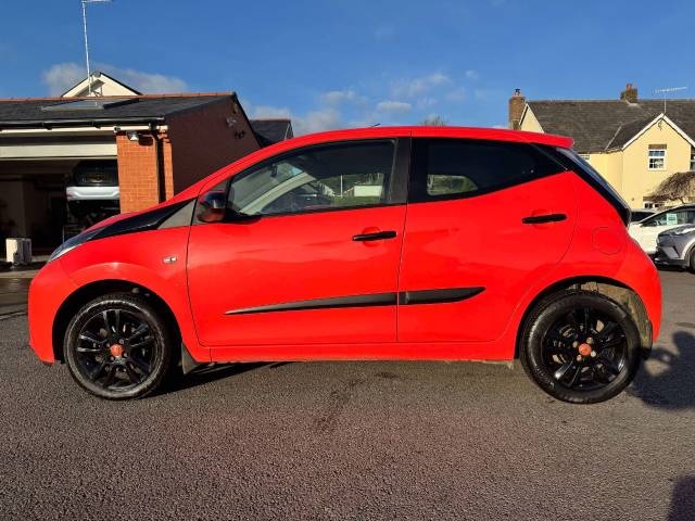 Toyota Aygo 1.0 VVT-i X-Cite 5dr x-shift Hatchback Petrol Orange