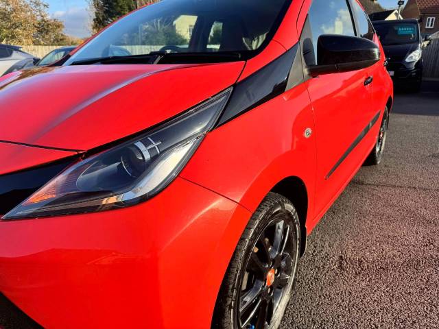 Toyota Aygo 1.0 VVT-i X-Cite 5dr x-shift Hatchback Petrol Orange