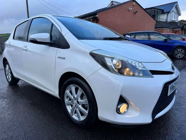 Toyota Yaris 1.5 VVT-i Hybrid T4 5dr CVT Hatchback Petrol / Electric Hybrid White