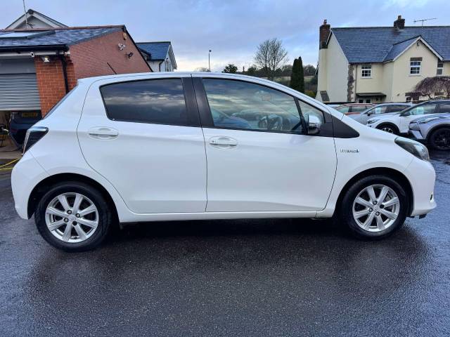 Toyota Yaris 1.5 VVT-i Hybrid T4 5dr CVT Hatchback Petrol / Electric Hybrid White