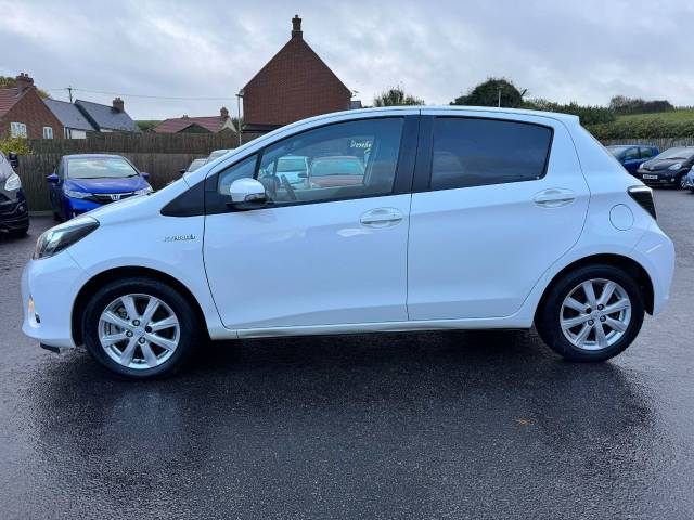 Toyota Yaris 1.5 VVT-i Hybrid T4 5dr CVT Hatchback Petrol / Electric Hybrid White