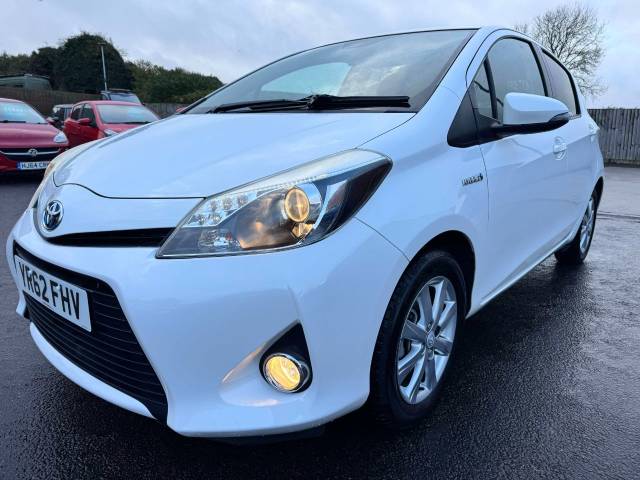 Toyota Yaris 1.5 VVT-i Hybrid T4 5dr CVT Hatchback Petrol / Electric Hybrid White