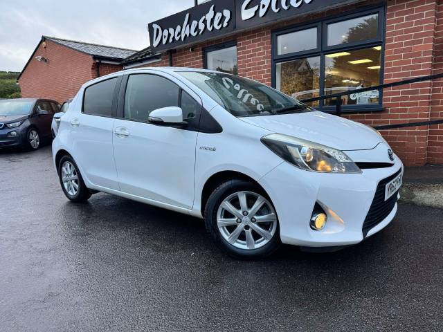 Toyota Yaris 1.5 VVT-i Hybrid T4 5dr CVT Hatchback Petrol / Electric Hybrid White