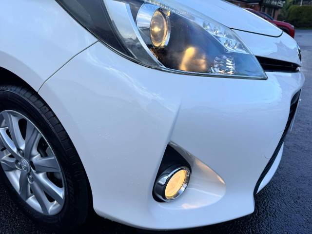 Toyota Yaris 1.5 VVT-i Hybrid T4 5dr CVT Hatchback Petrol / Electric Hybrid White