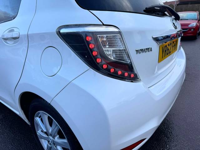 Toyota Yaris 1.5 VVT-i Hybrid T4 5dr CVT Hatchback Petrol / Electric Hybrid White