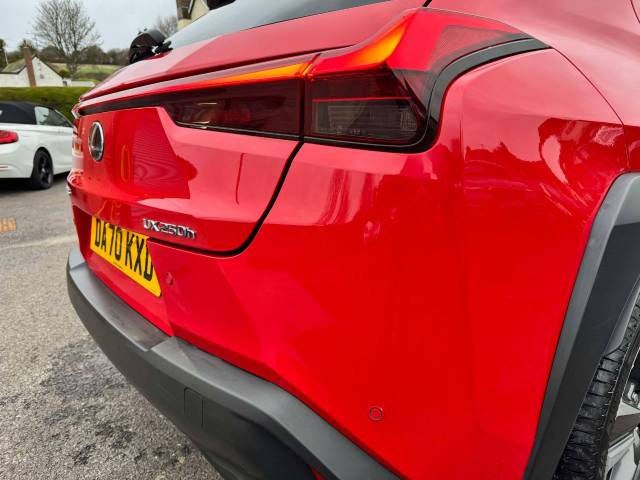 Lexus Ux 250h 2.0 5dr CVT (PREMIUM PACK) Estate Petrol / Electric Hybrid Red